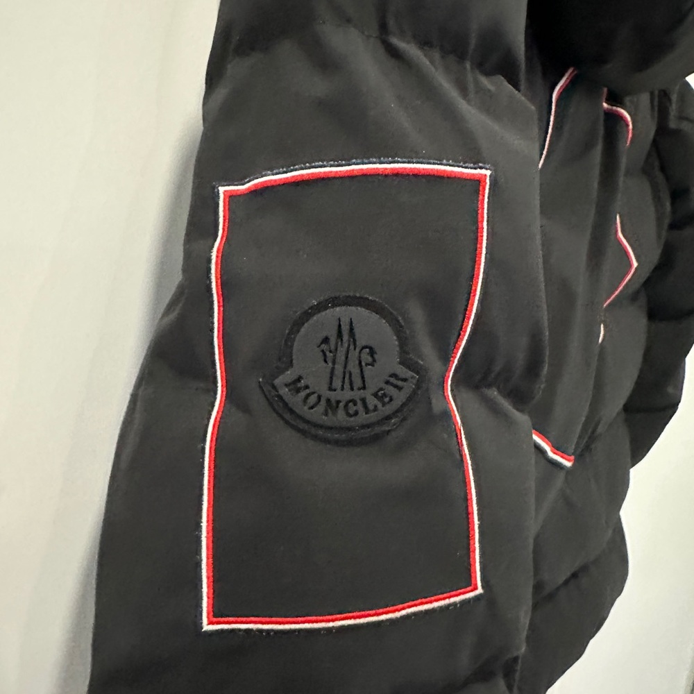 - Moncler Men’s Winter Jacket. - Picture 9 of 11